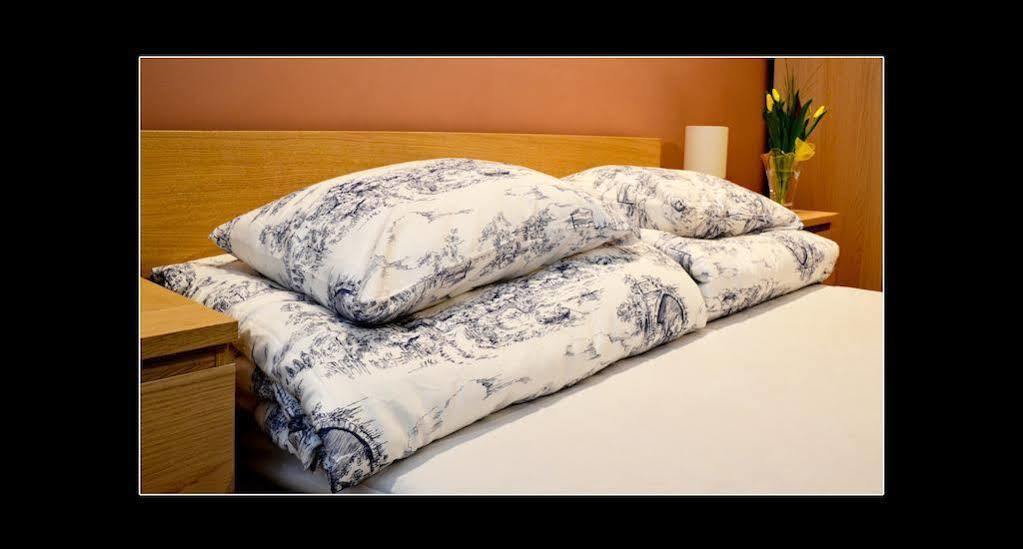 777 Apartaments Krakow Luaran gambar